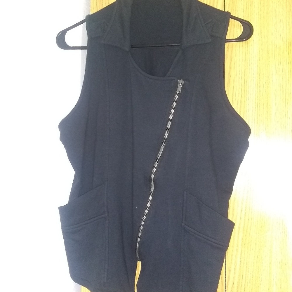 Her slim vest with zipper